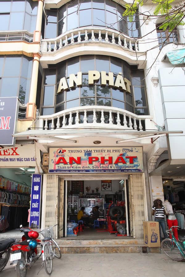 Sáng lập Trung tâm Thiết bị phụ tùng An Phát