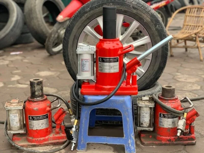 Kích (Con Đội) Thủy Lực 30 Tấn Sunrun STH-30B
