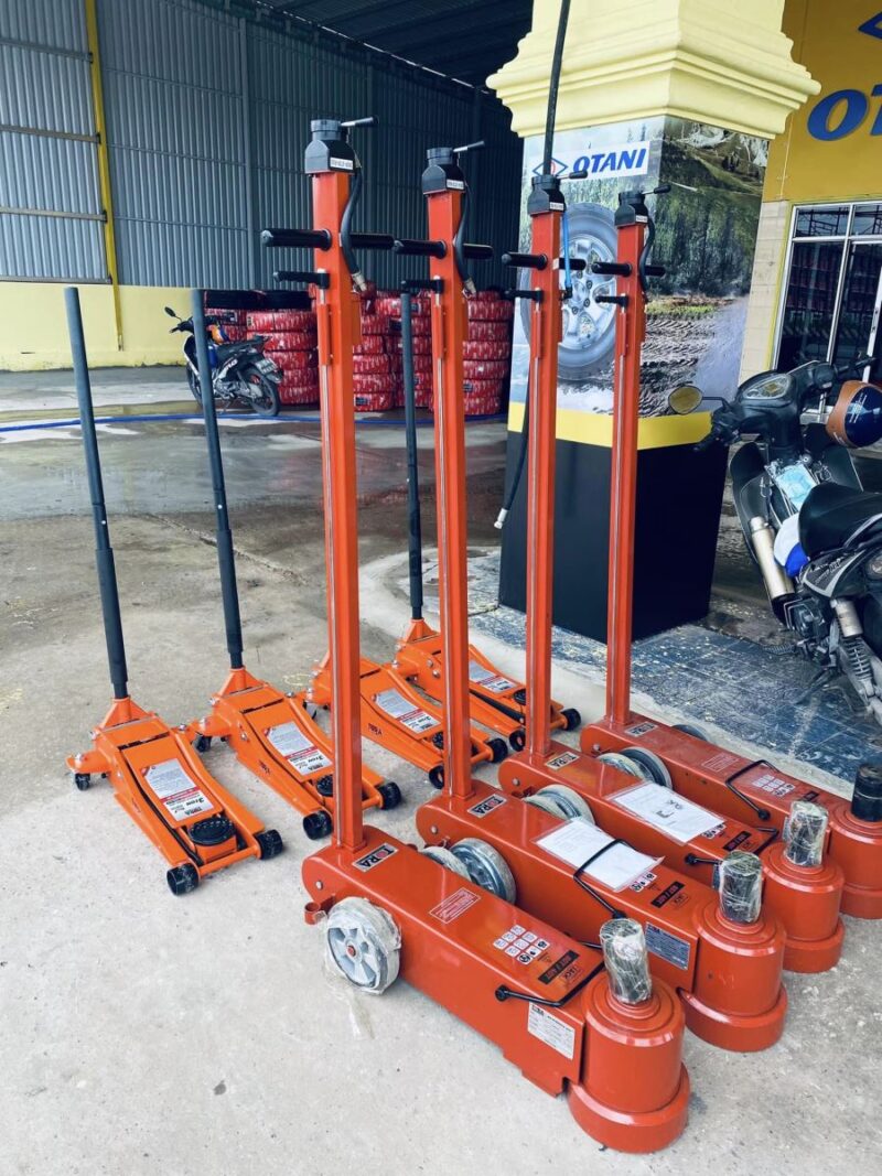 Kích Hơi Thủy Lực Bánh Xe 50 Tấn Tora TR-50T2