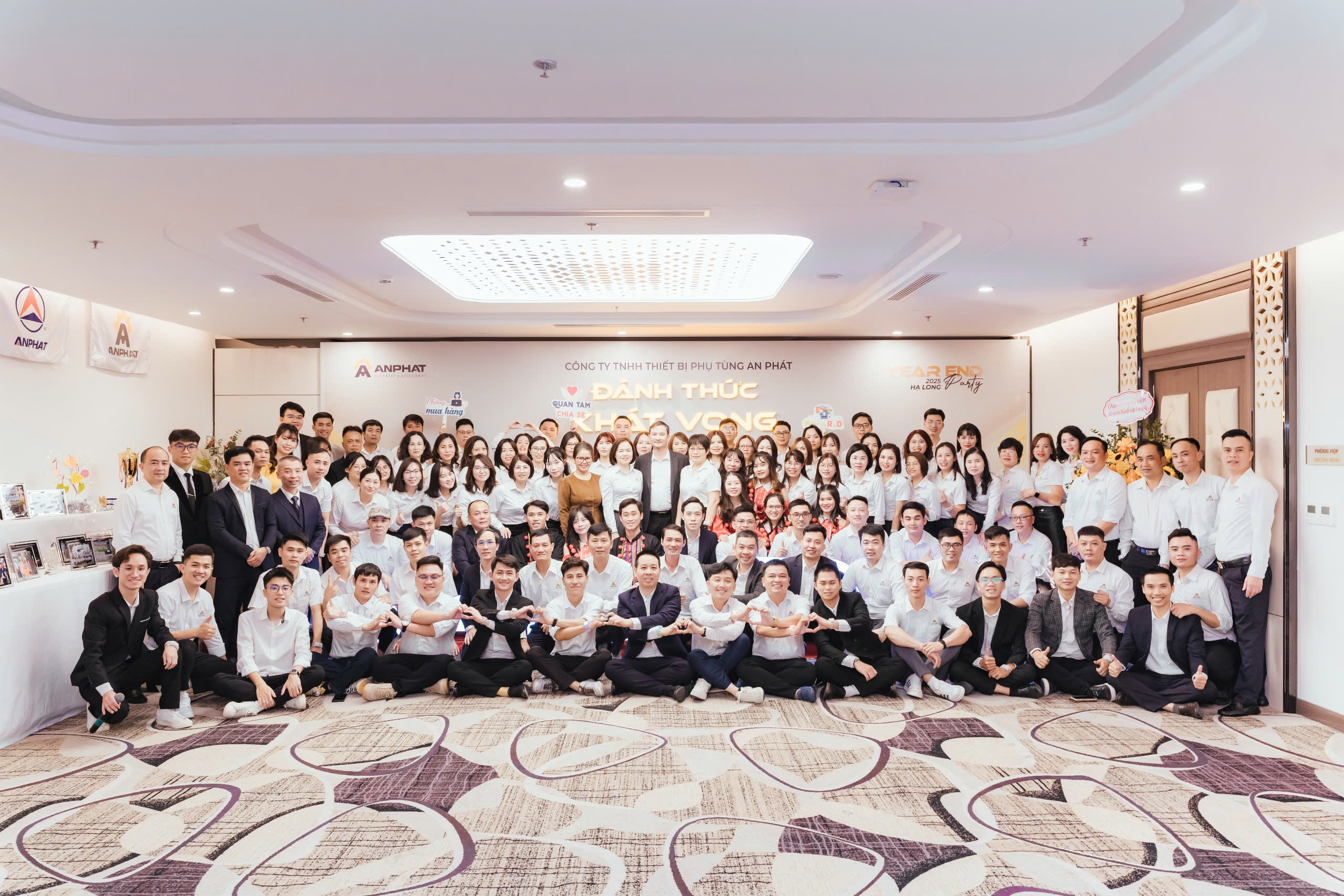 AP kỷ niệm 30 năm